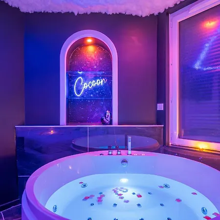 Jungle Room Ou Dark Desir Room- 2 Love Rooms, 2 Experiences, A Vous De Choisir ! Apartament *