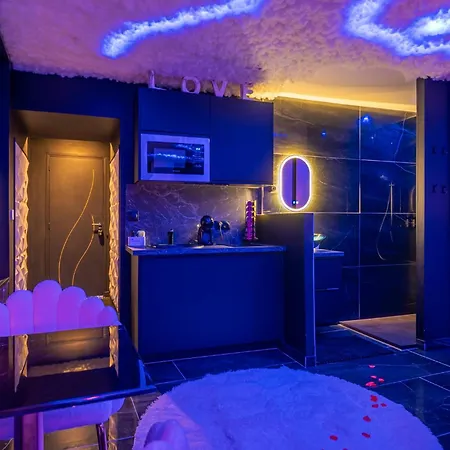 Jungle Room Ou Dark Desir Room- 2 Love Rooms, 2 Experiences, A Vous De Choisir ! Apartament