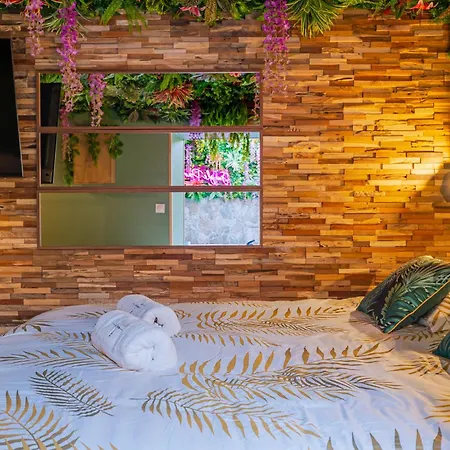 Jungle Room Ou Dark Desir Room- 2 Love Rooms, 2 Experiences, A Vous De Choisir ! La Flèche