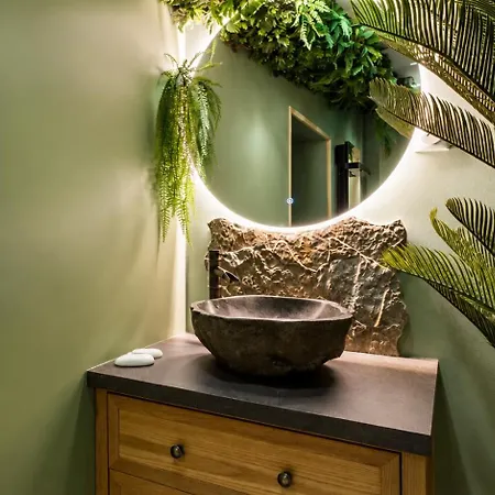 Apartmán Jungle Ou Dark Desir Room- 2 Rooms, 2 Experiences, A Vous De Choisir !